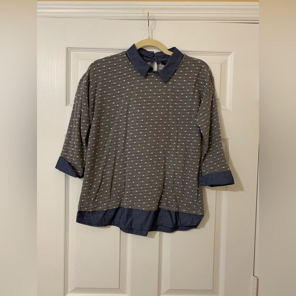 Ann Taylor Collared 3/4 Sleeve Medium Petite Gray Denim Top with‎ White Accents